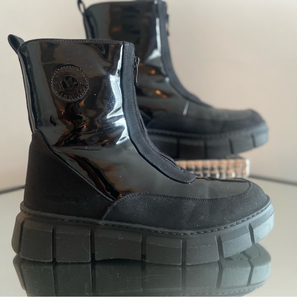 AQUATHERM CANADA Black Patent Leather Platform Boots Size 10
